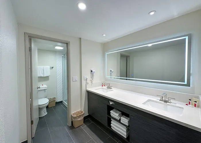 Ramada By Wyndham Anaheim Convention Center